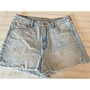 American Eagle Floral Daisy Embroidered Denim Jeans Mom Shorts Size 8 distressed